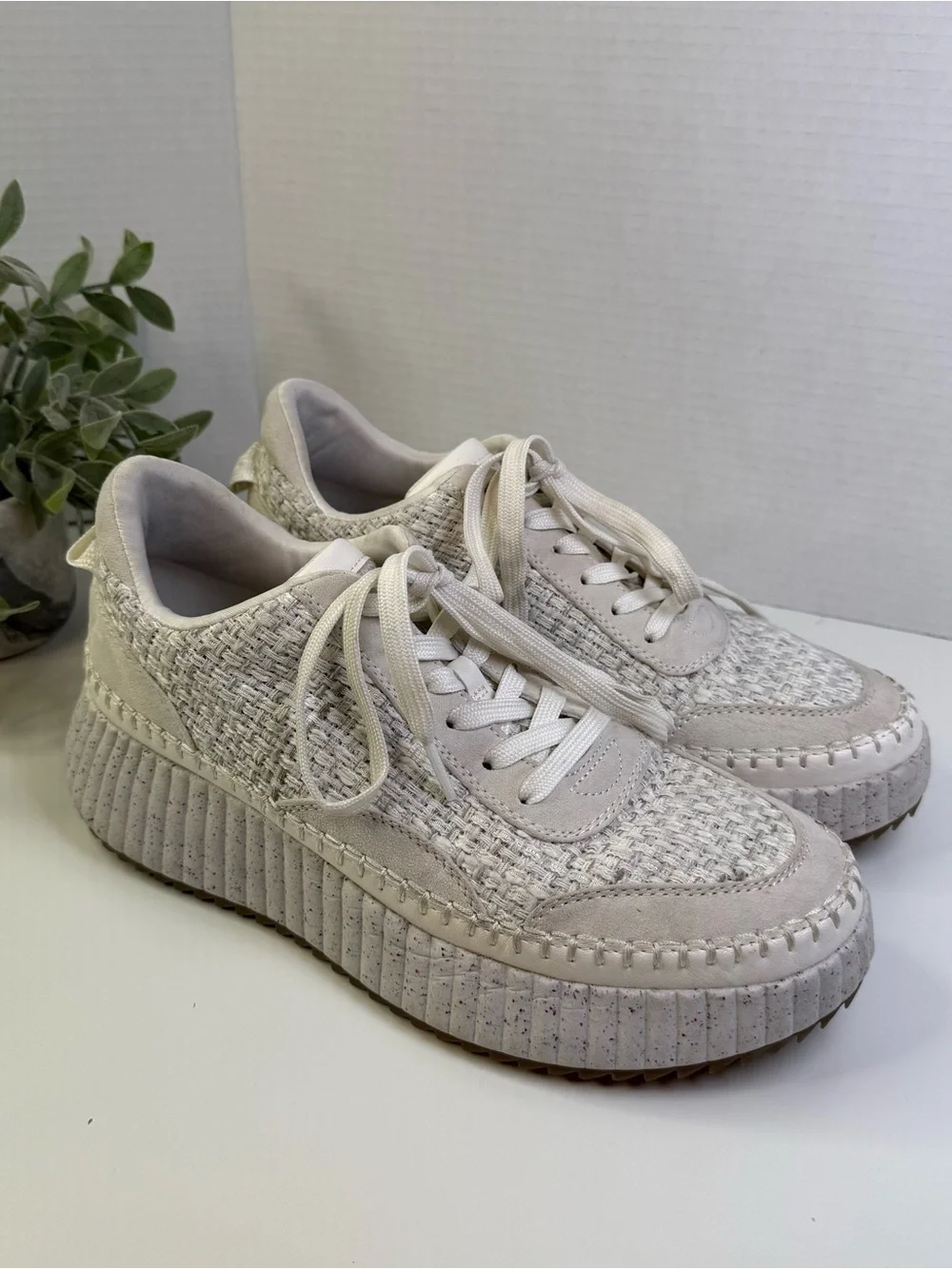 Universal Thread platform sneakers